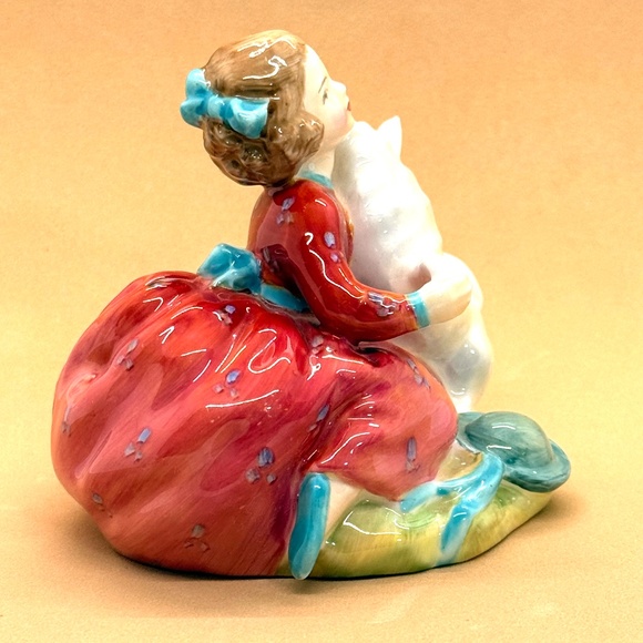 Royal Doulton Figurine Home Again HN 2167 Issued 1956-1995 Vintage - Picture 2 of 7